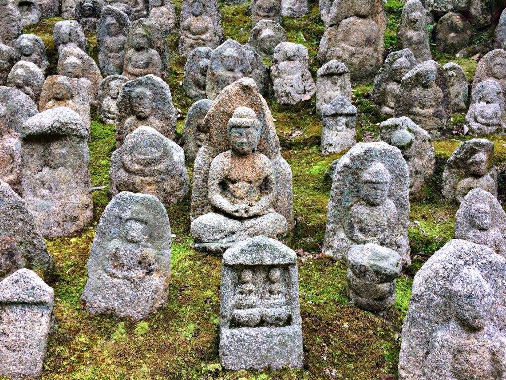 清水寺・千体石仏群
