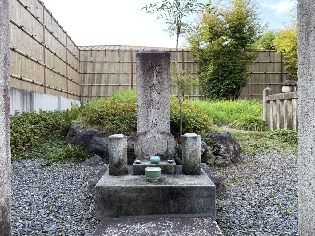 紫式部の墓