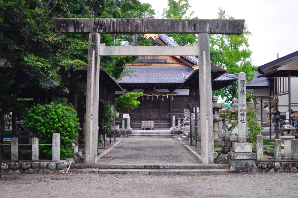 鎮国守国神社
