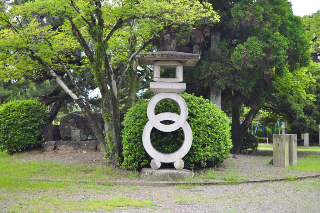 鎮国守国神社