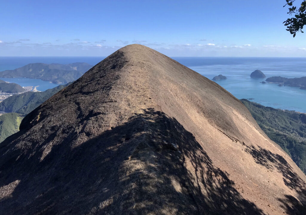 便石山・象の背