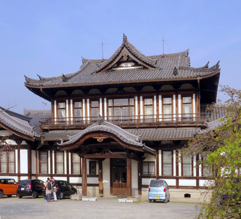 城址会館（旧奈良県立図書館）