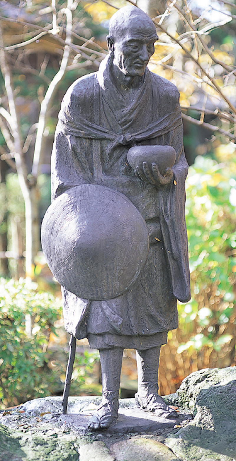 隆泉寺・良寛像