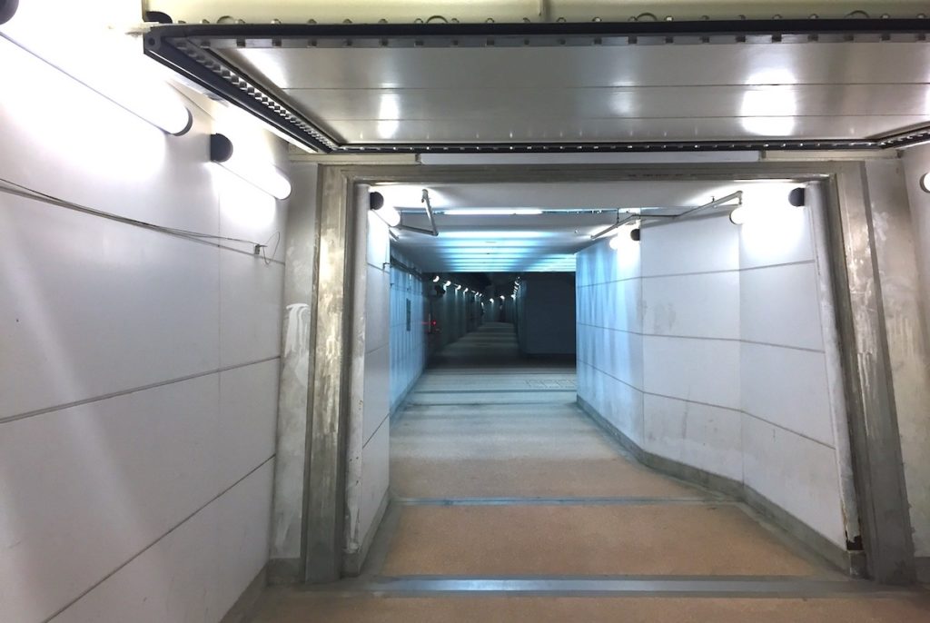 新潟みなとトンネル自転車歩行者道