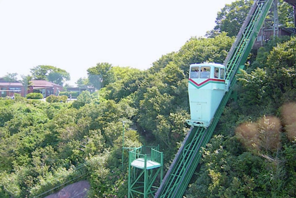 弥彦山クライミングカー