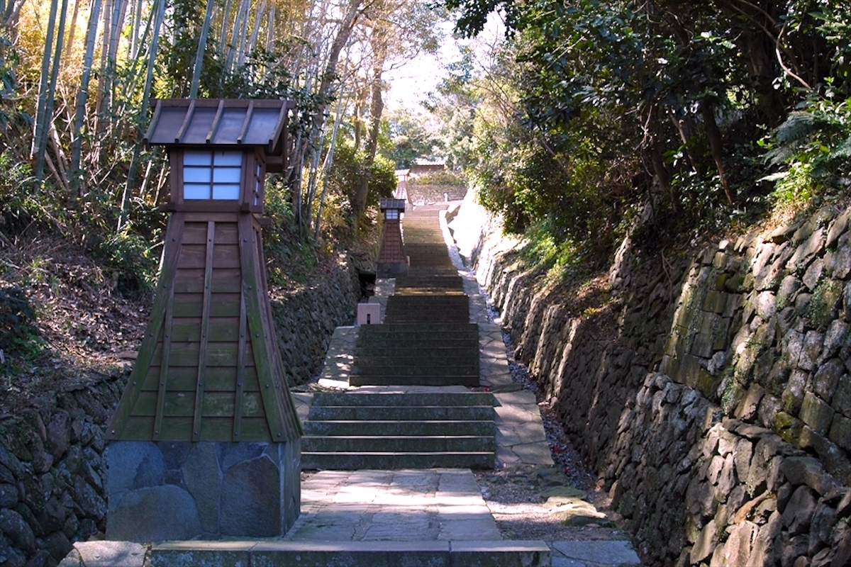 寺院と教会の見える風景