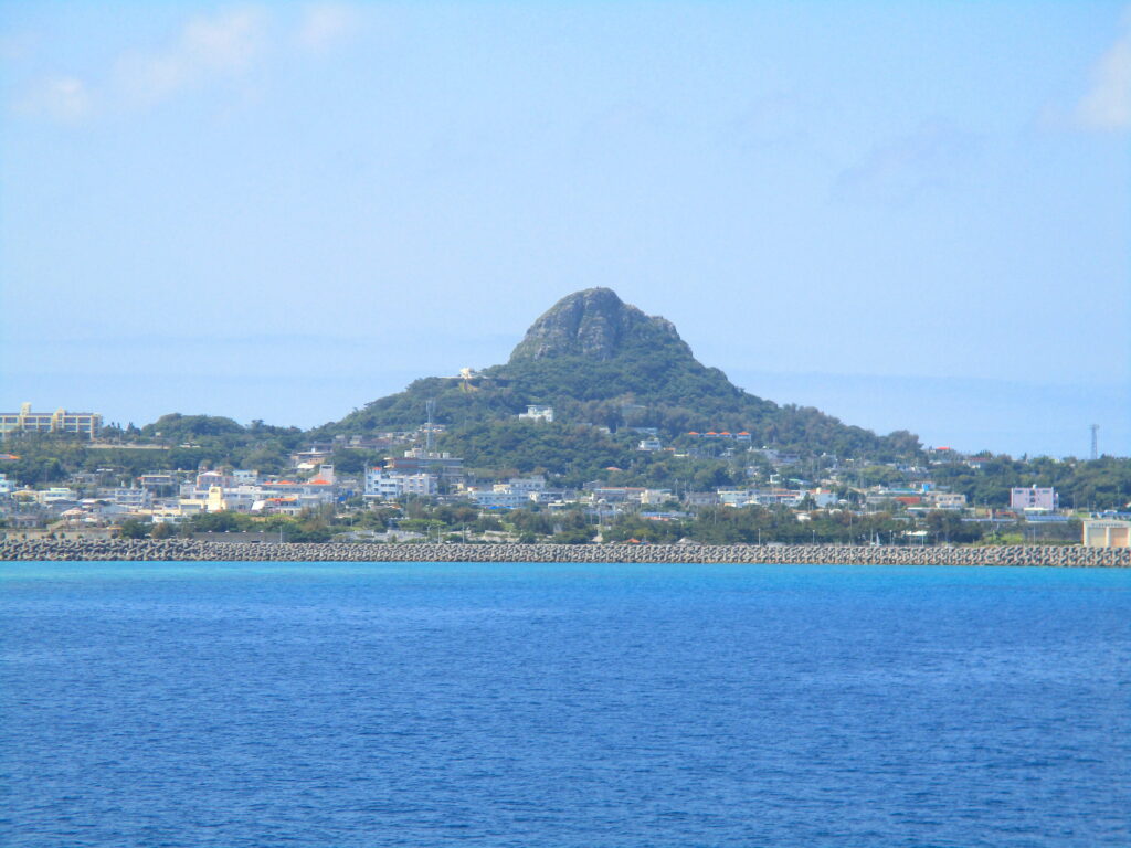 城山（伊江島タッチュー）
