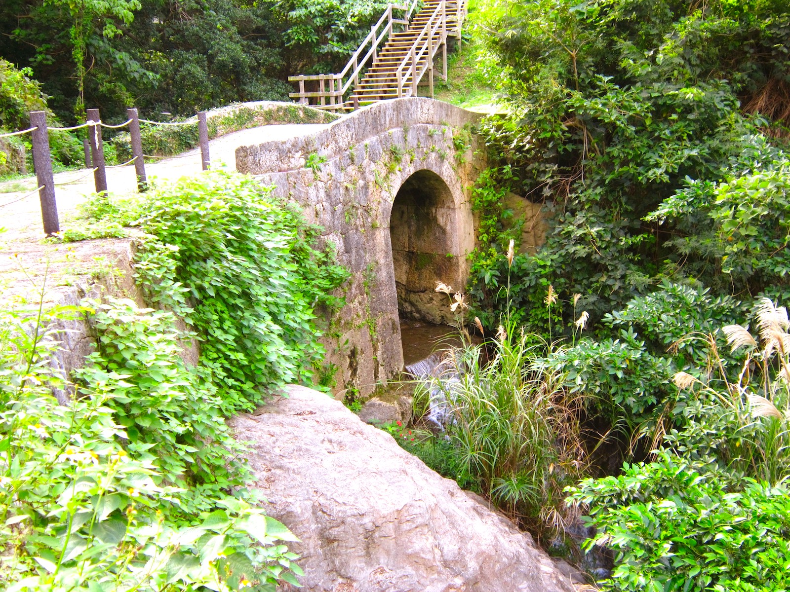 安波茶橋と石畳道