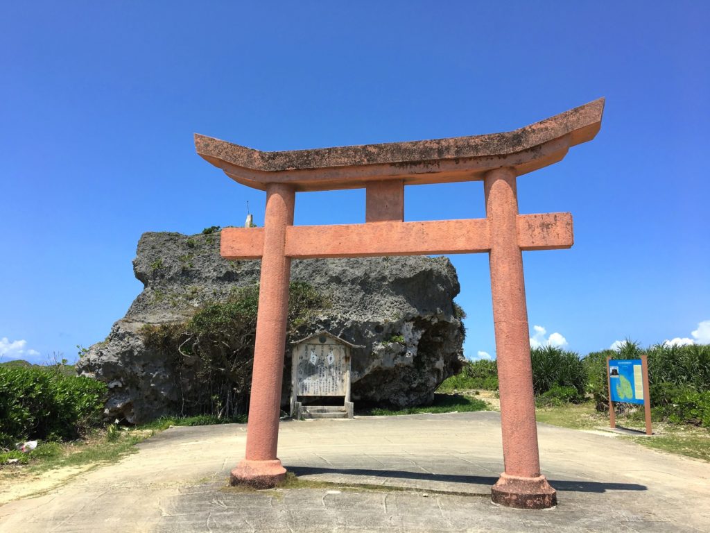 下地島巨岩（帯岩）