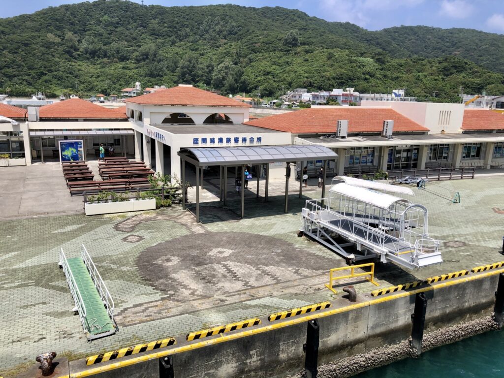 座間味港（座間味島）
