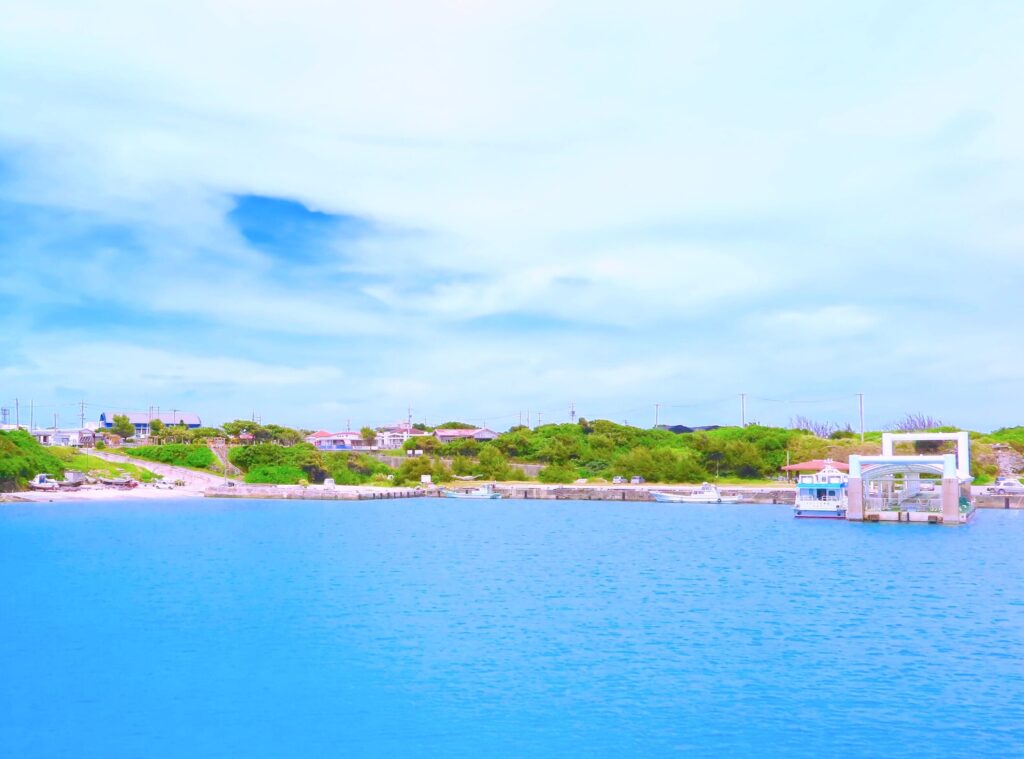 徳仁港（久高島フェリー）