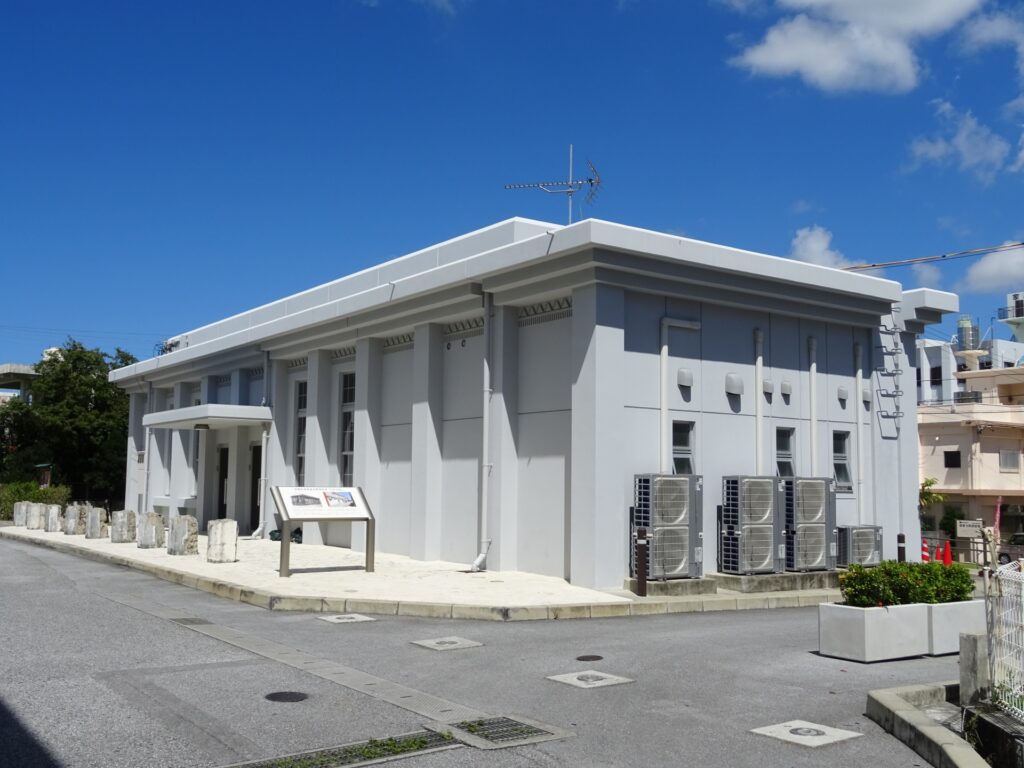軽便与那原駅舎展示資料館