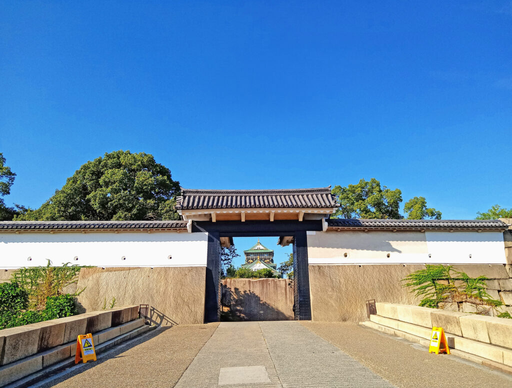 大阪城公園・桜門