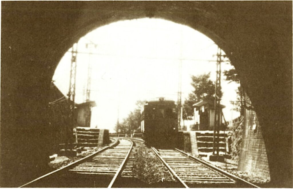 孔舎衛坂駅跡