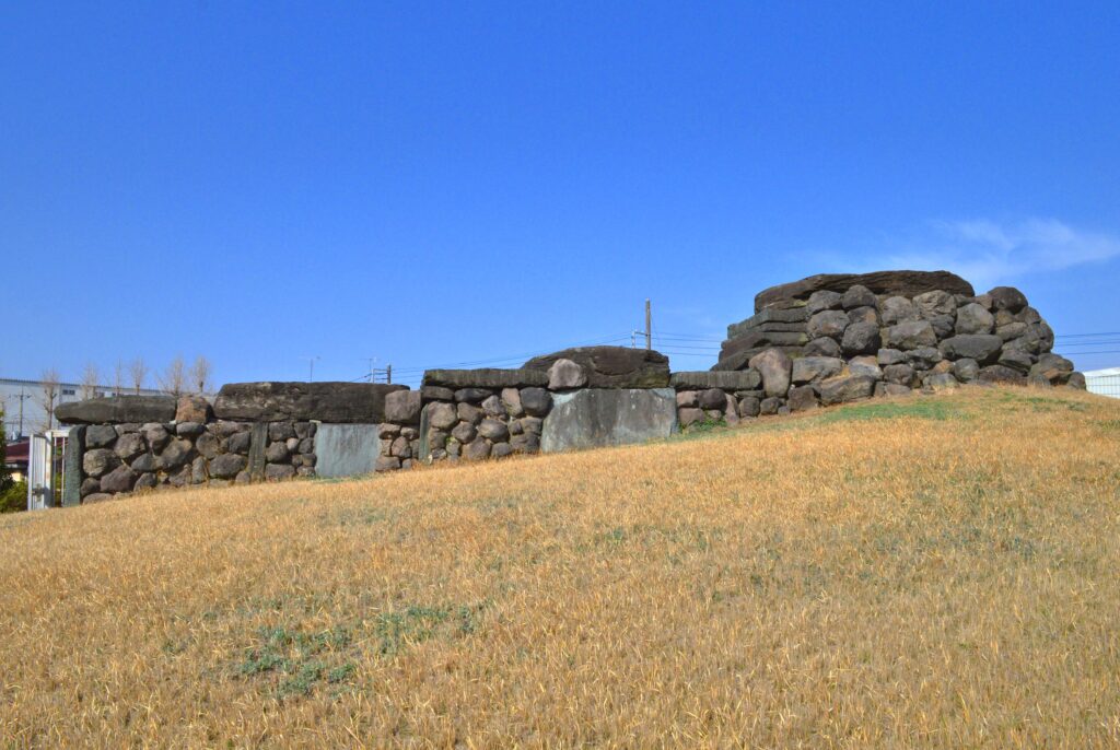 八幡山古墳（関東の石舞台）