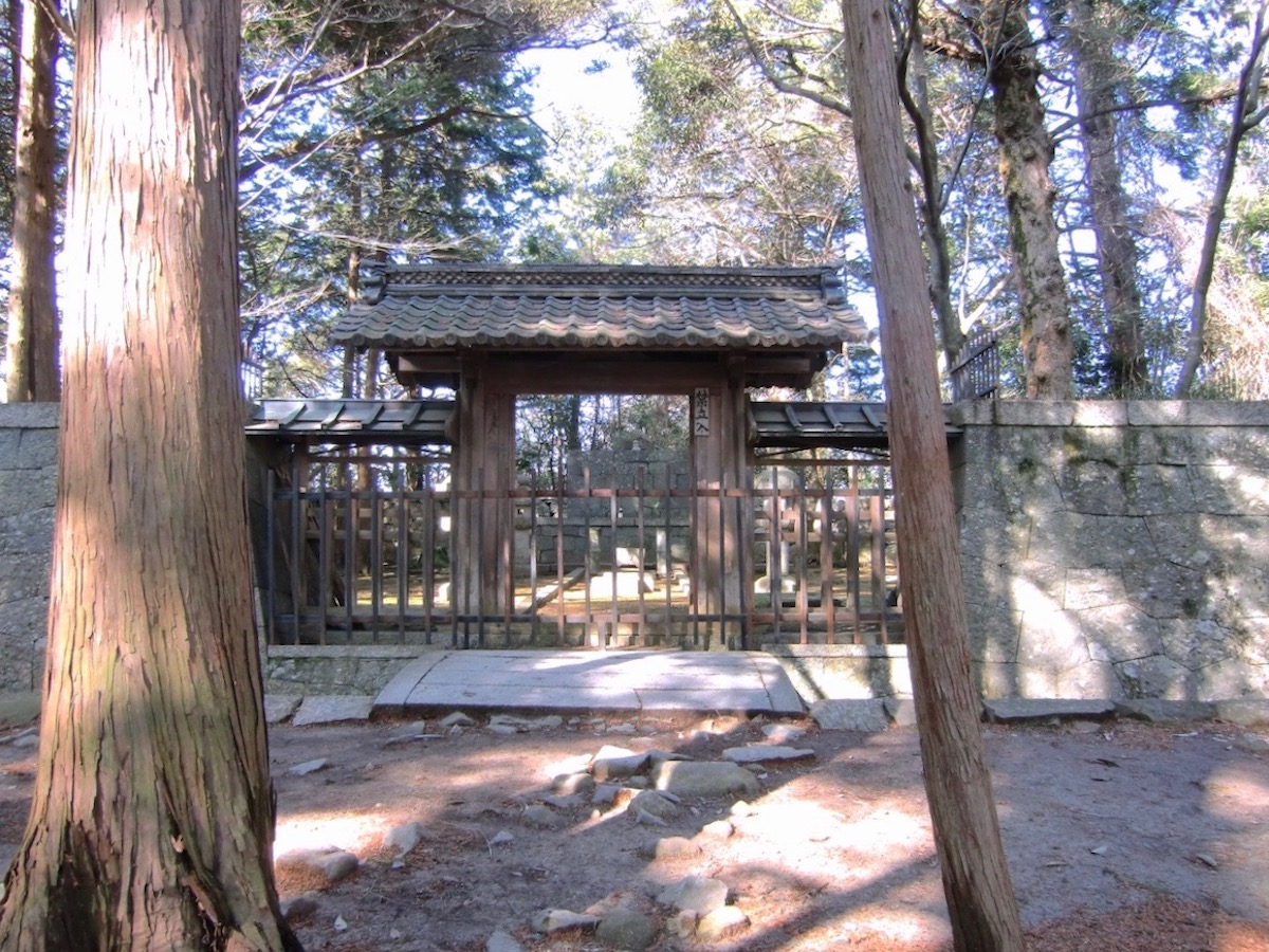 安土城 信長公本廟