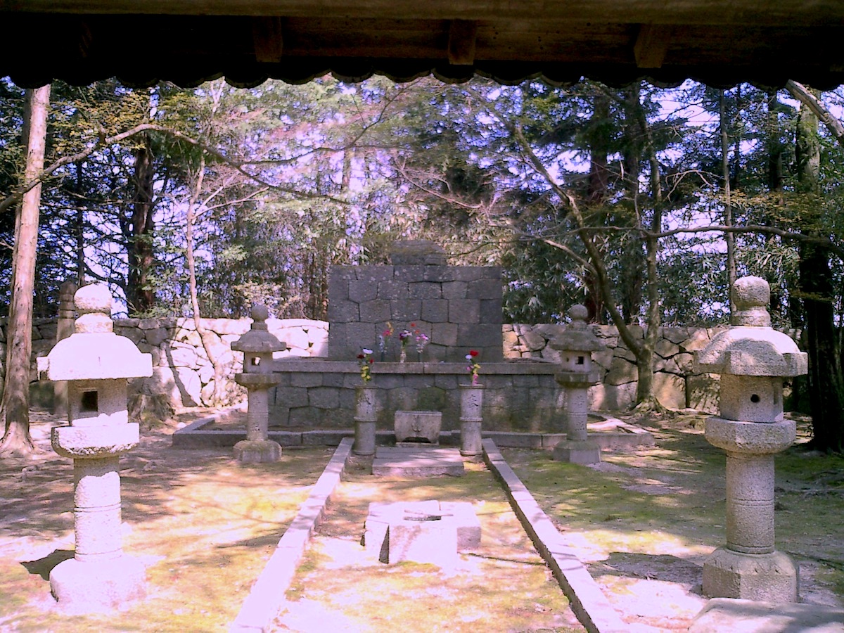安土城 信長公本廟