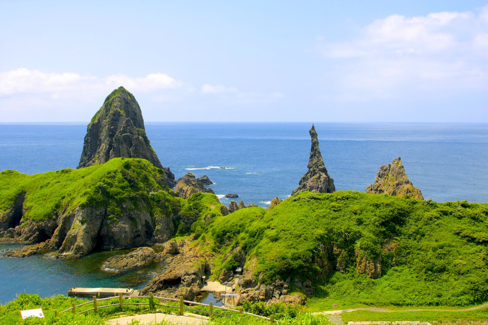 観音岩（ローソク岩）／国賀海岸の天上界