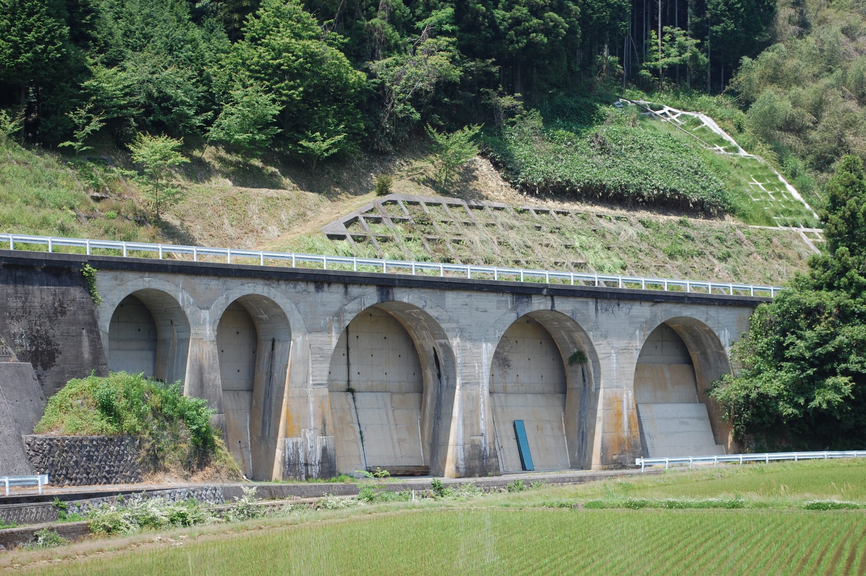 広浜鉄道今福線遺構・5連アーチ橋