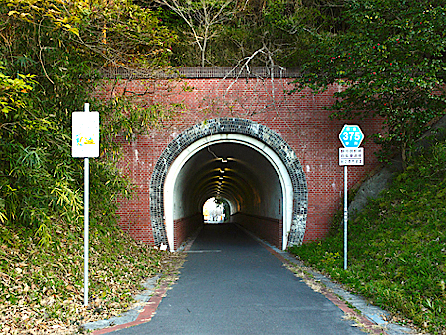 小堤山隧道（小堤山トンネル）