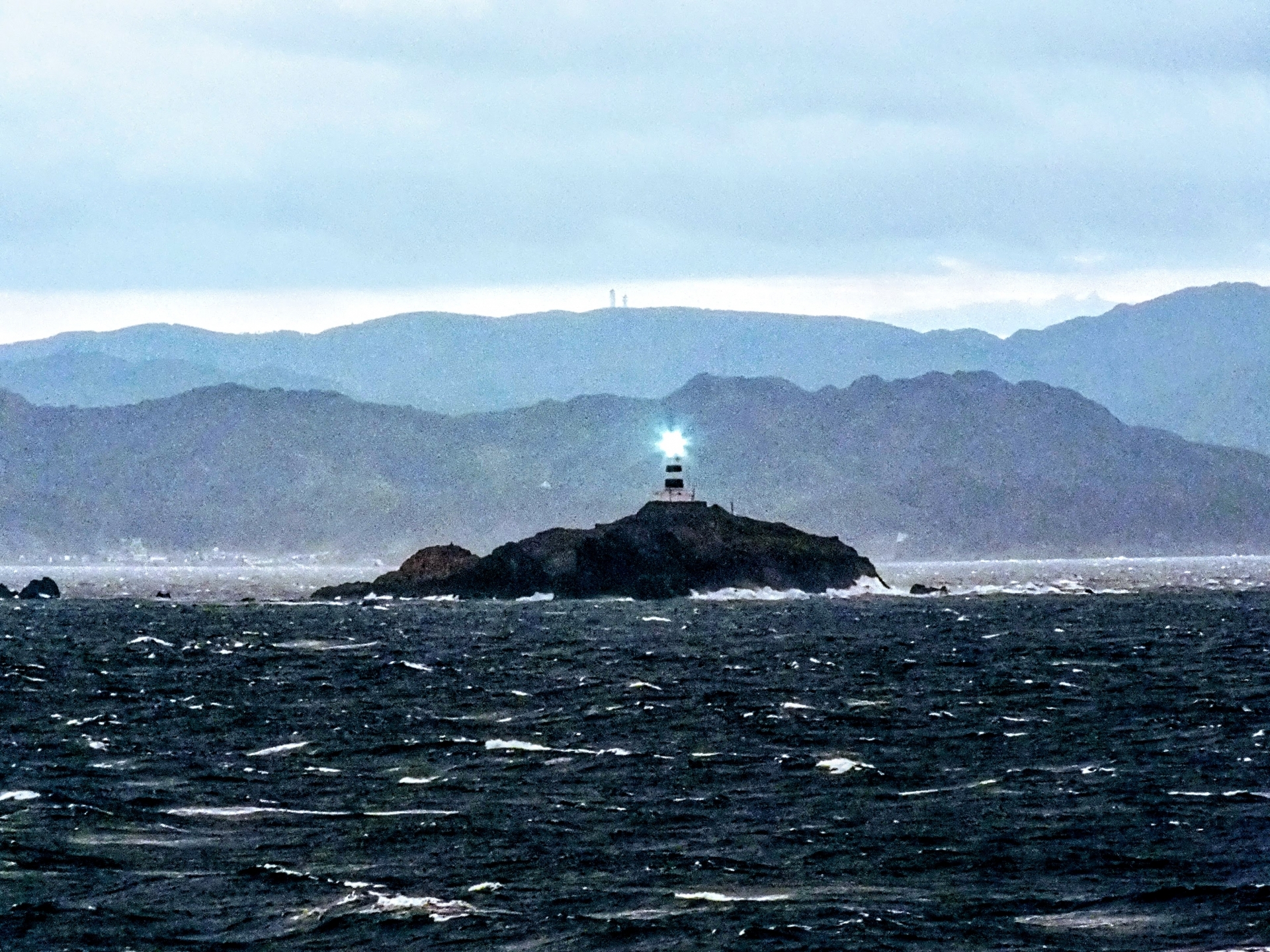 神子元島灯台