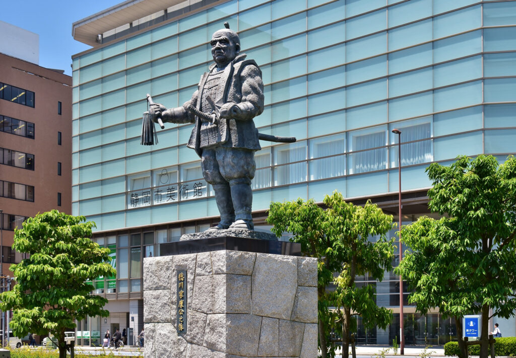徳川家康公之像（静岡駅北口広場）