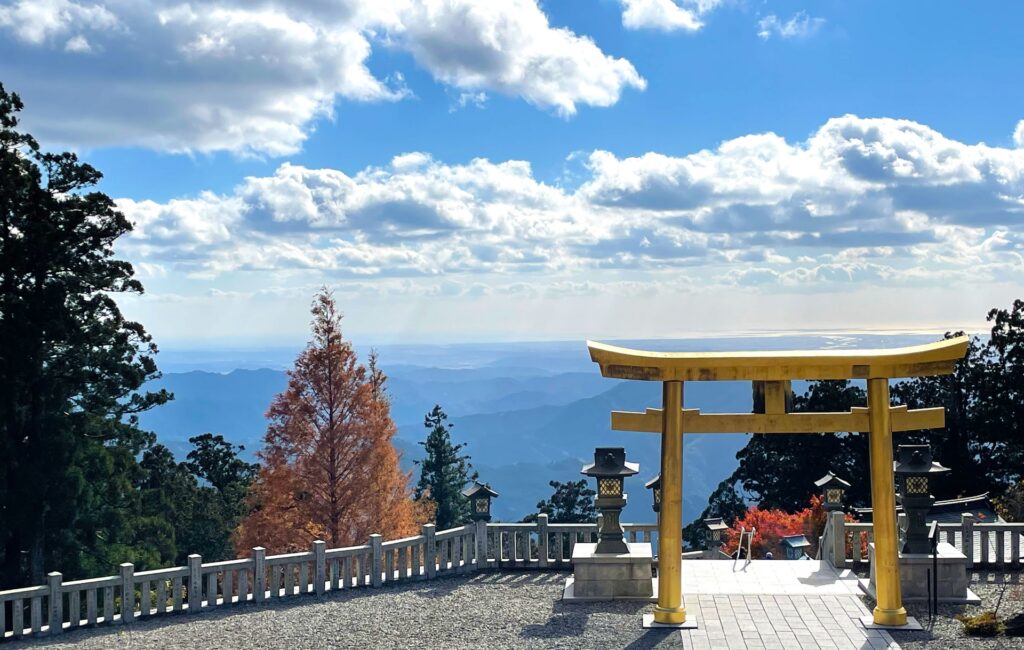 秋葉山本宮秋葉神社・幸福の鳥居