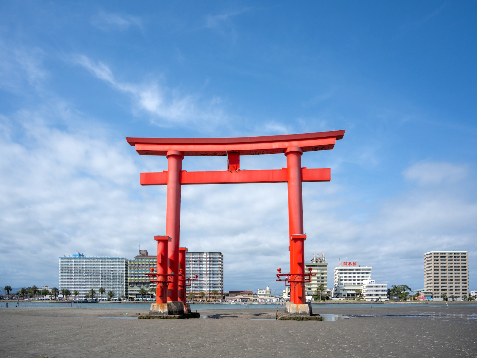 弁天島観光シンボルタワー（赤鳥居）
