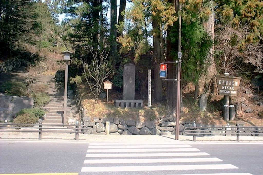 並木寄進碑（日光山内）