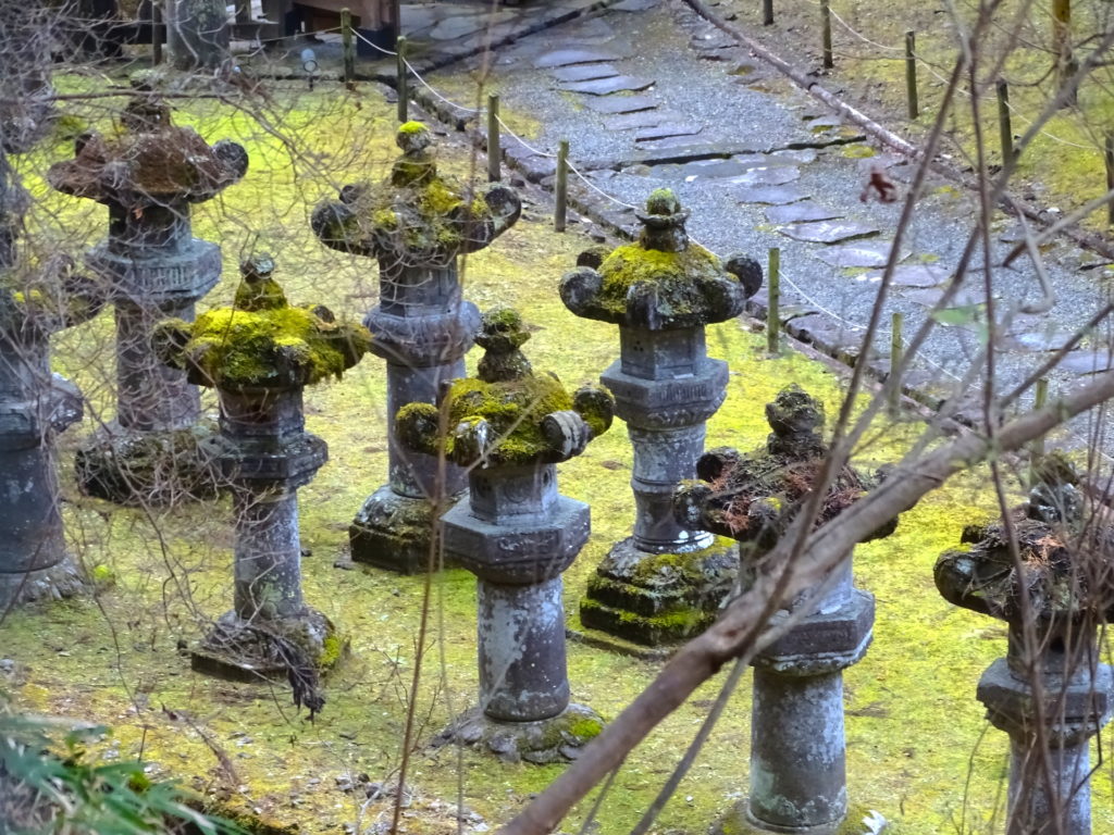 日光山輪王寺大猷院・石の灯籠