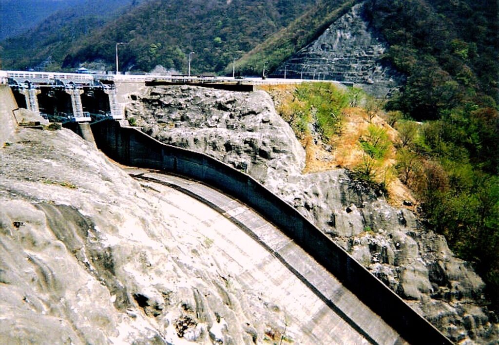 深山ダム（深山湖）