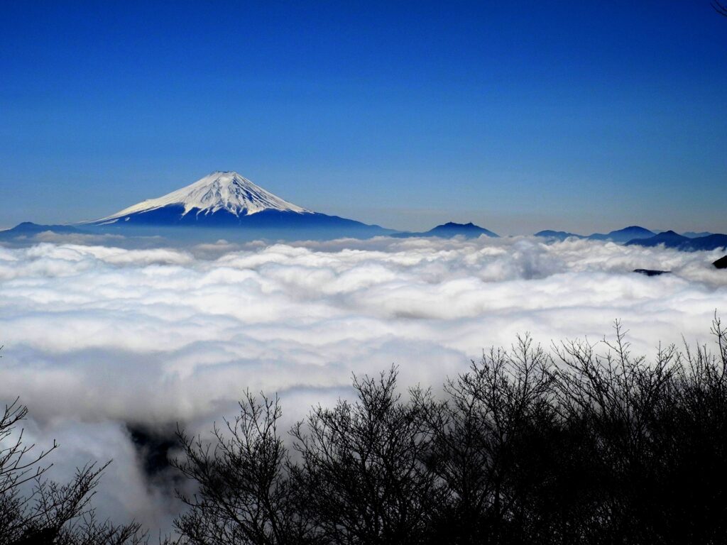 三頭山