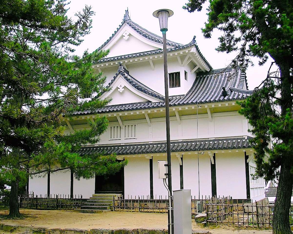 戸城伏見櫓と少し似ている福山城伏見櫓
