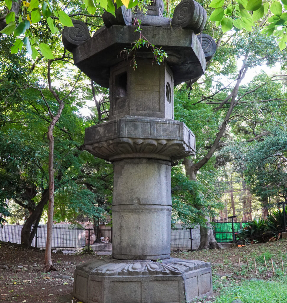上野東照宮・お化け灯籠