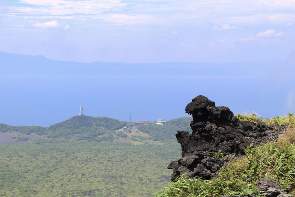 三原山・ゴジラ岩