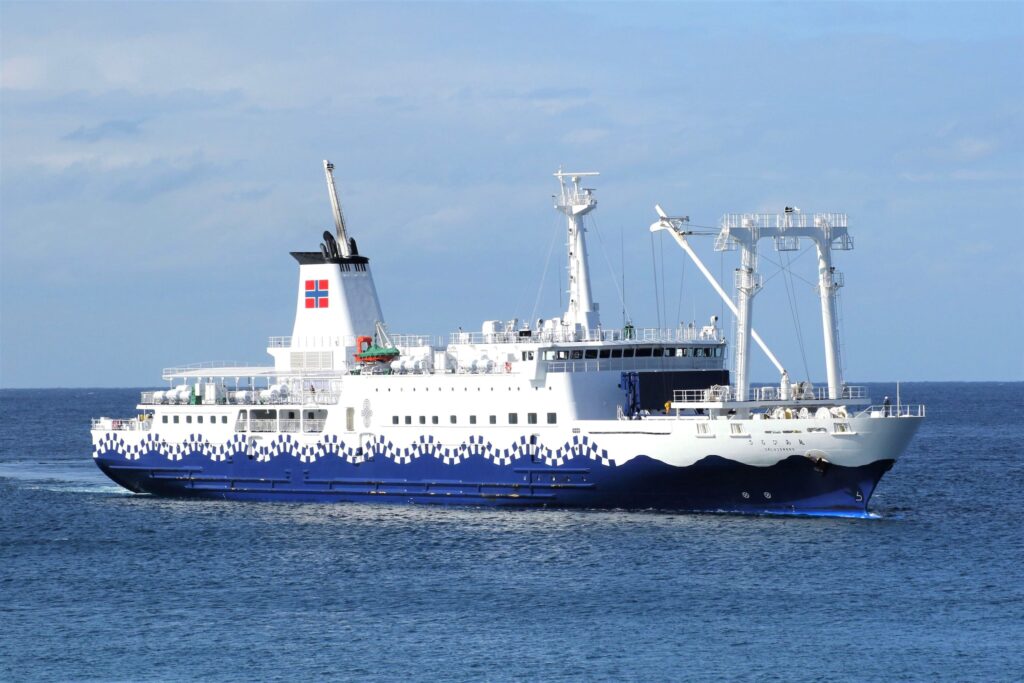 新島港（新島港船客待合所）