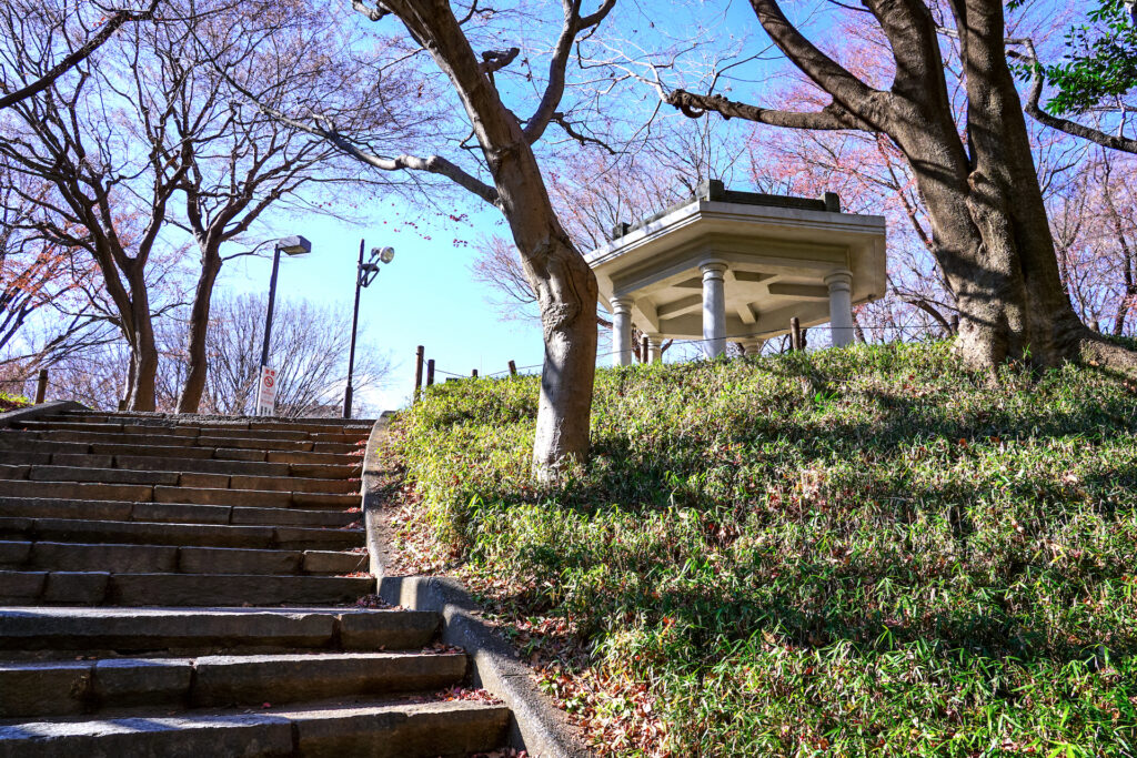 新宿中央公園・富士見台（旧淀橋浄水場六角堂）