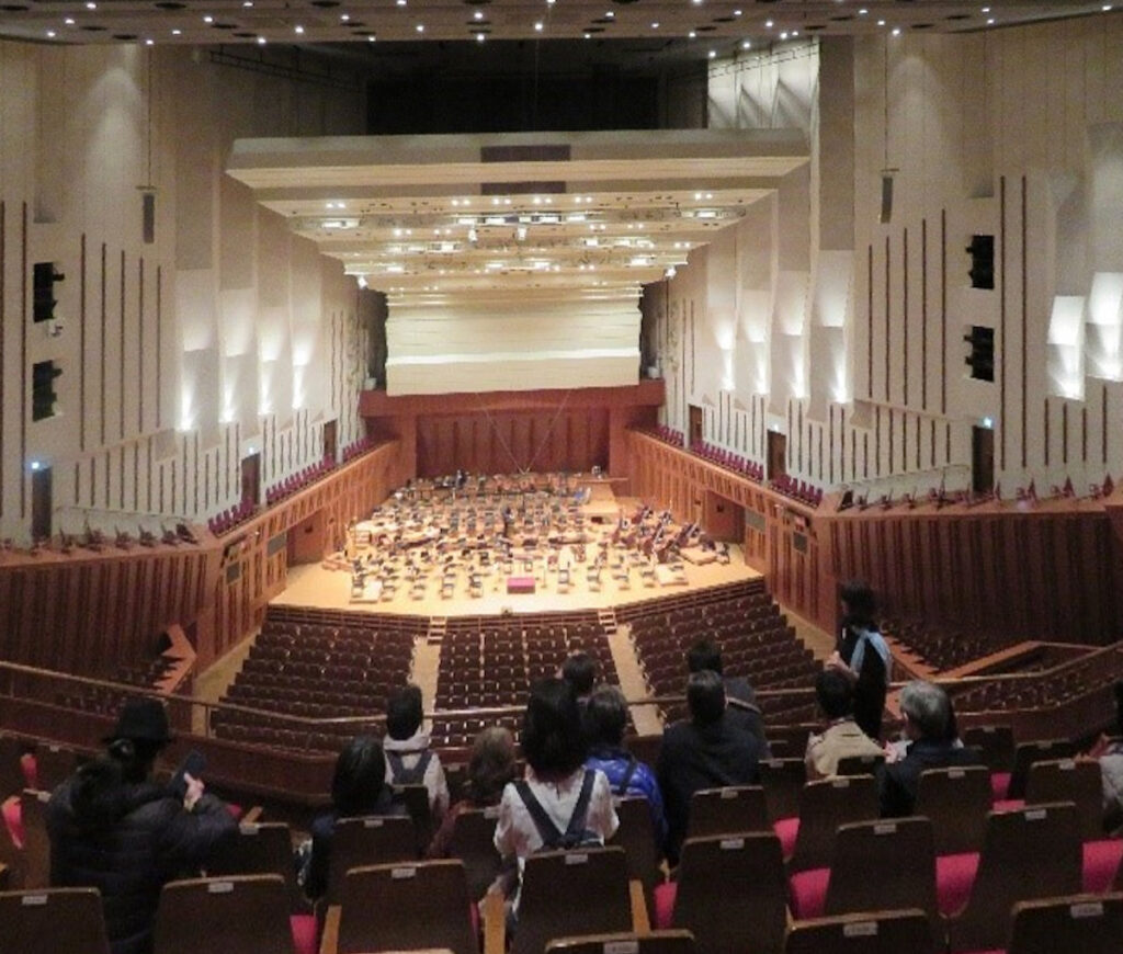 東京芸術劇場
