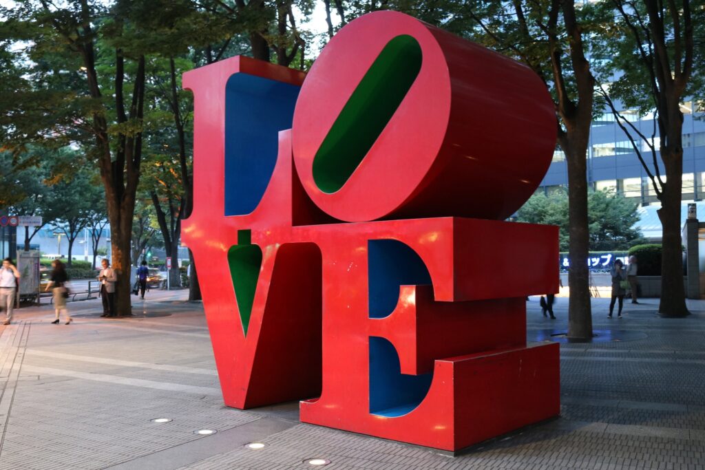 ロバート・インディアナ「LOVE」
