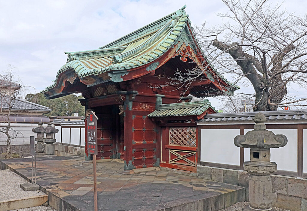厳有院霊廟勅額門