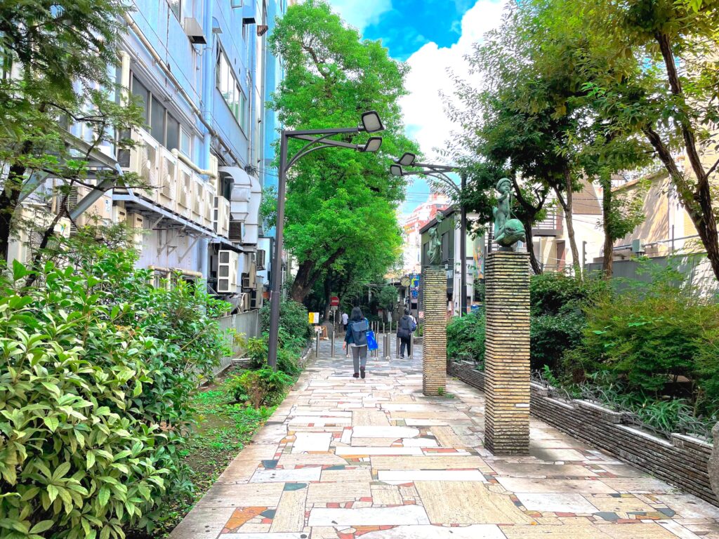新宿遊歩道公園「四季の路」