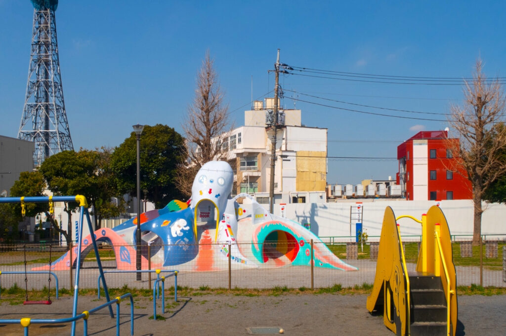 新西新井公園・タコの滑り台