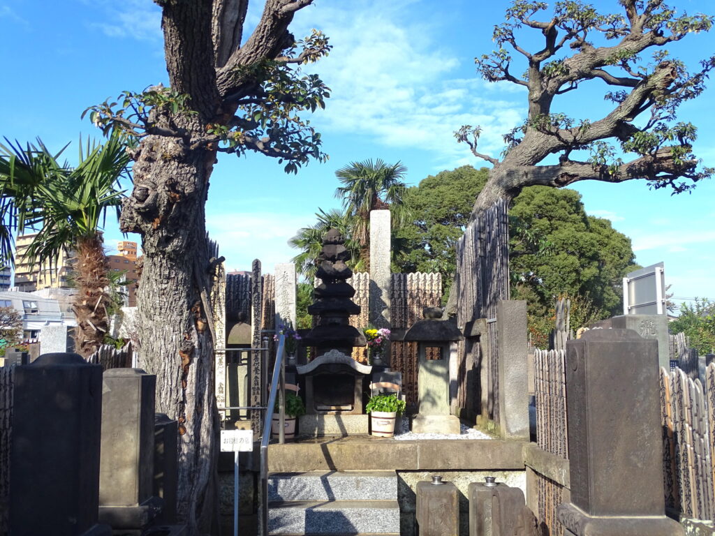 妙行寺・お岩の墓