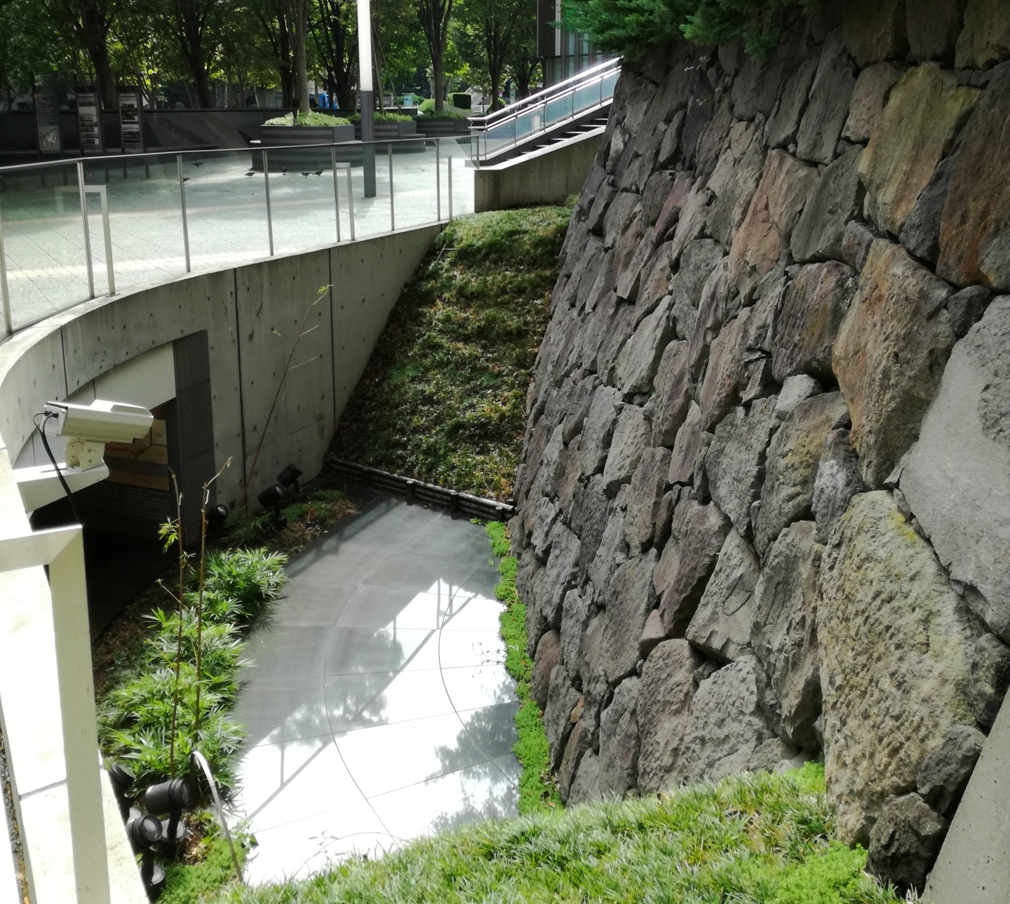 虎ノ門見附・江戸城外堀跡（地下展示室）