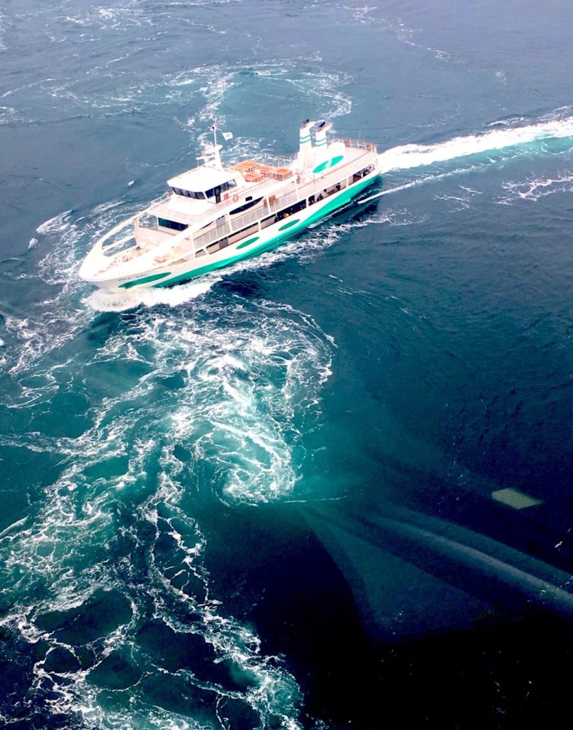 大型観潮船「わんだーなると」