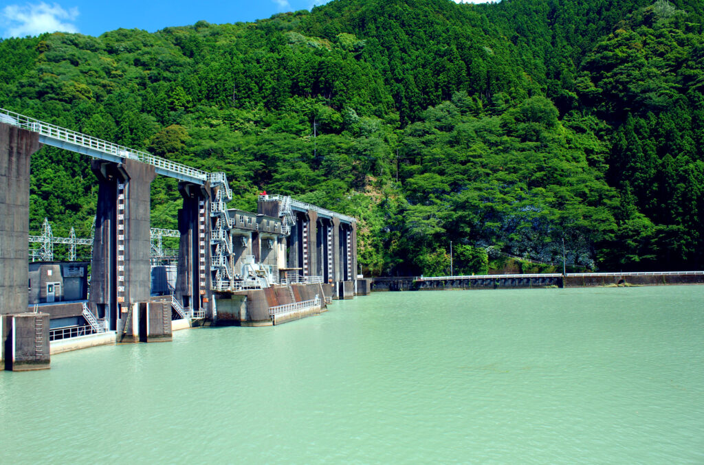川口ダム（あじさい湖）