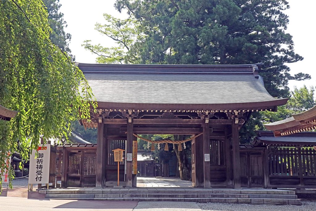 雄山神社前立社壇