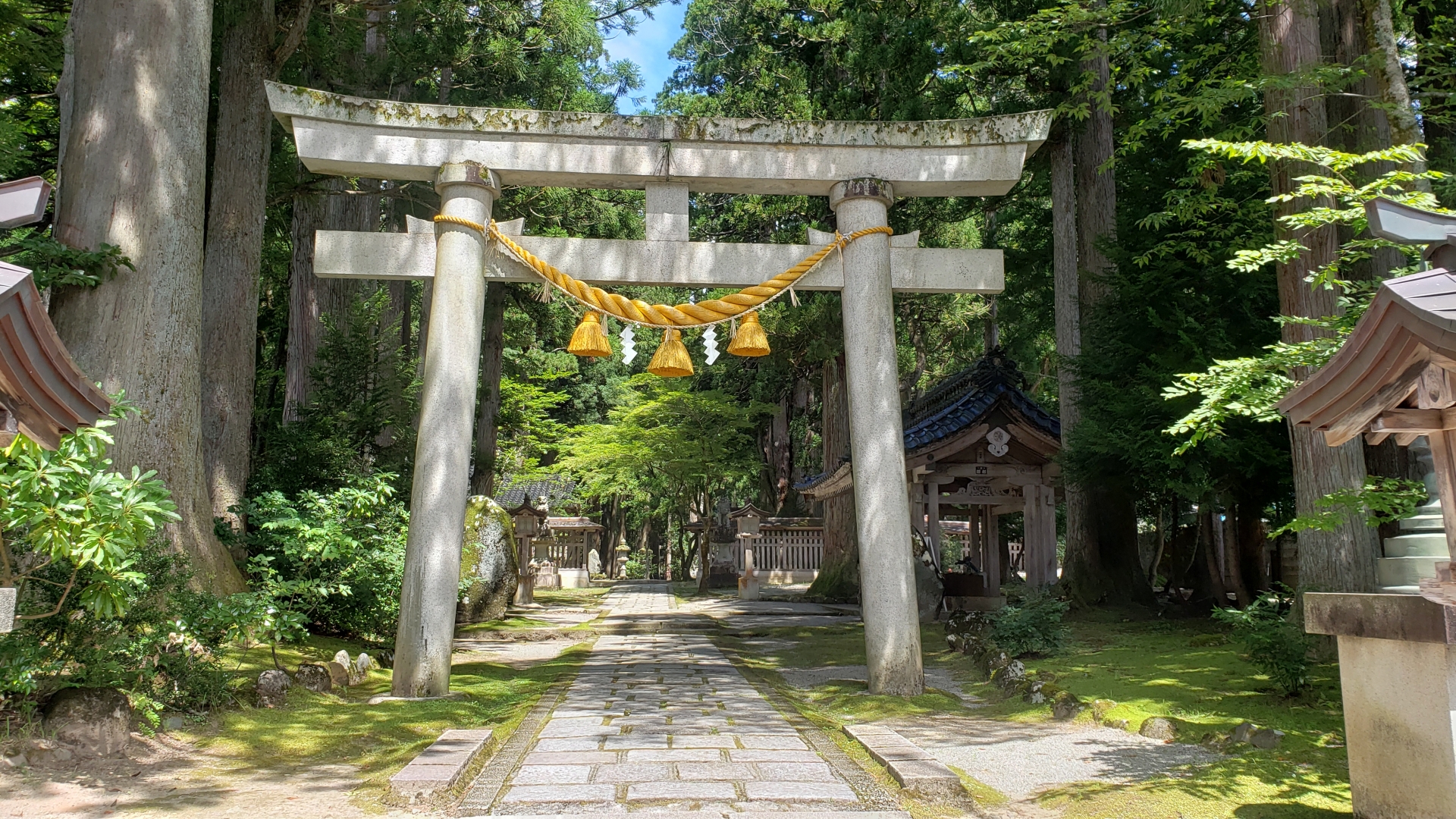 芦峅雄山神社（芦峅中宮祈願殿）
