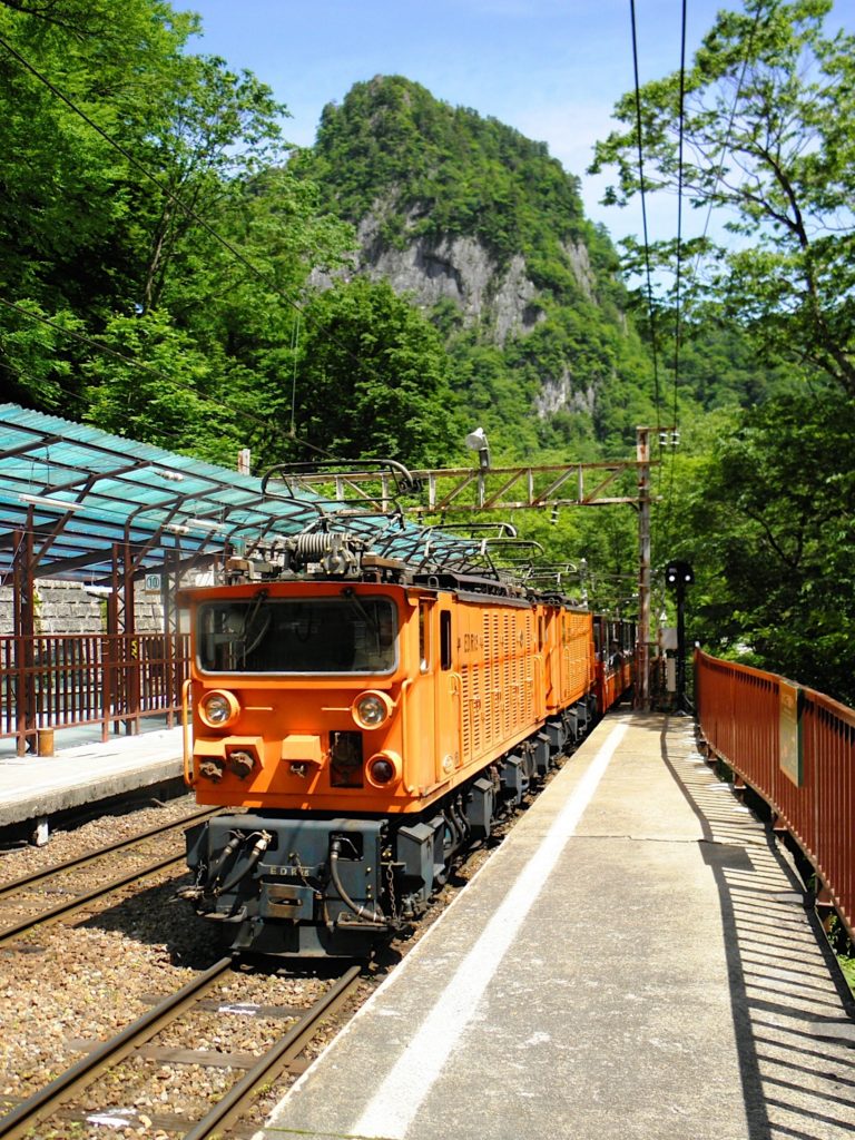 鐘釣駅