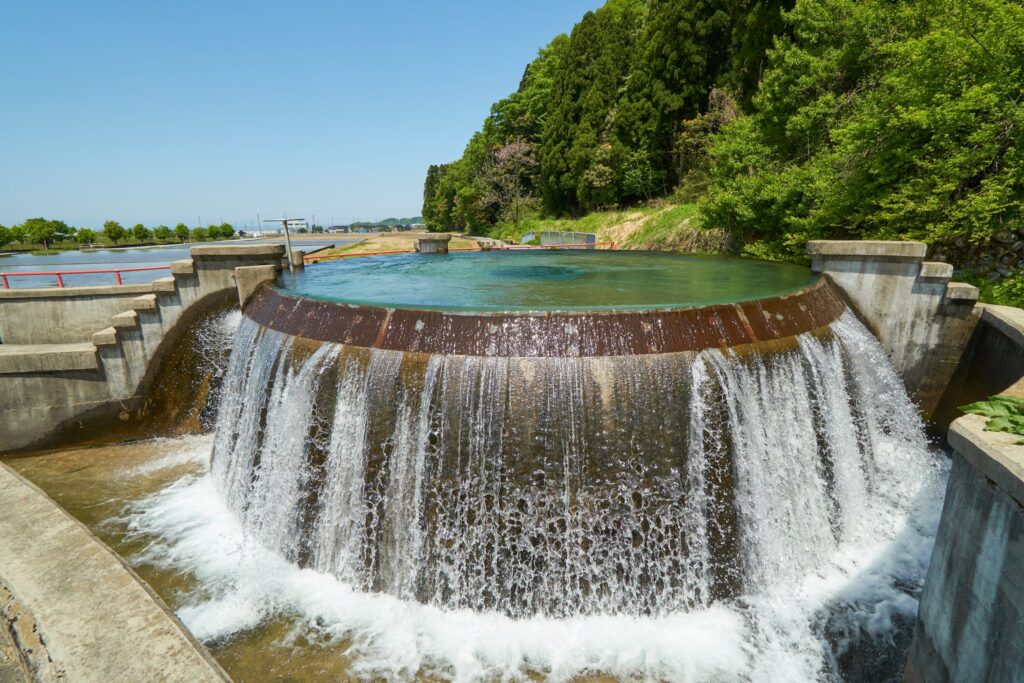 東山円筒分水槽